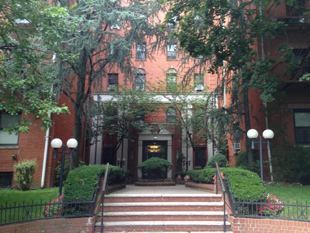 Co-Op, For sale, Ocean Parkway, Listing ID 1037, brooklyn, kings, New York, United States, 11218,