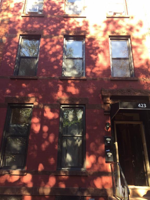 423 11th Street,Brooklyn,Kings,New York,United States 11215,1.5 Bedrooms Bedrooms,1 BathroomBathrooms,Apartment,11th Street,2,1076