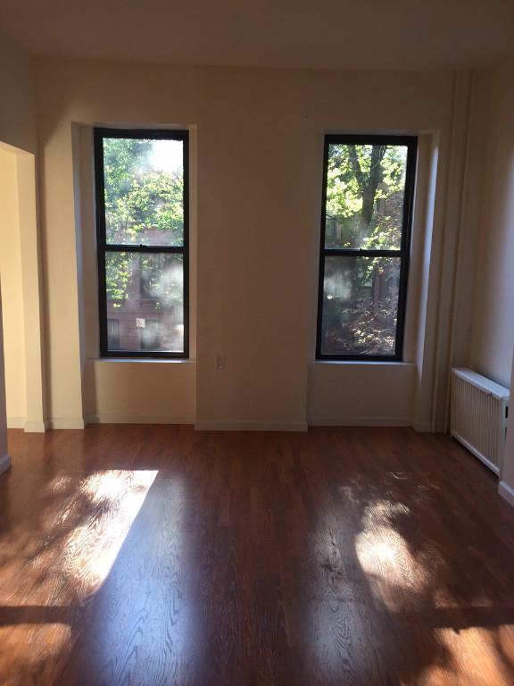 423 11th Street,Brooklyn,Kings,New York,United States 11215,1.5 Bedrooms Bedrooms,1 BathroomBathrooms,Apartment,11th Street,2,1076