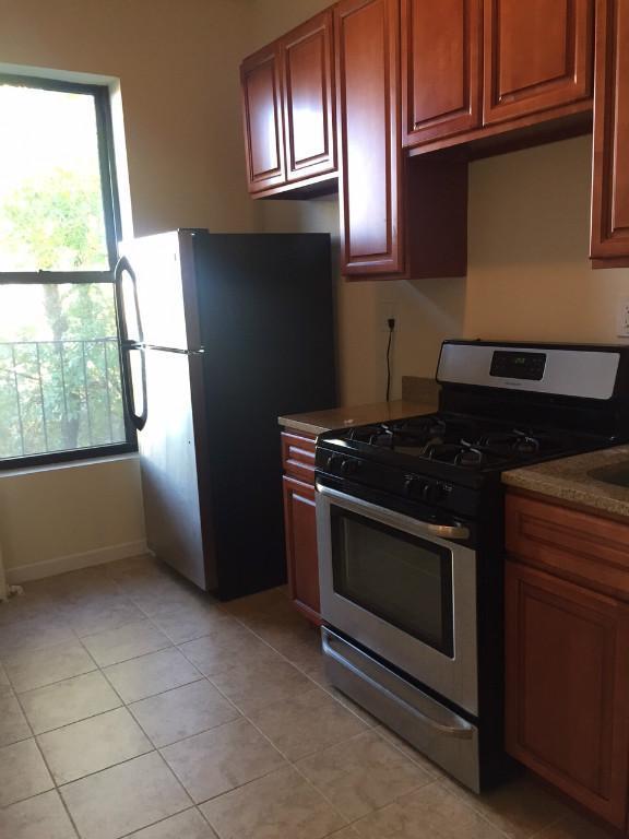 423 11th Street,Brooklyn,Kings,New York,United States 11215,1.5 Bedrooms Bedrooms,1 BathroomBathrooms,Apartment,11th Street,2,1076